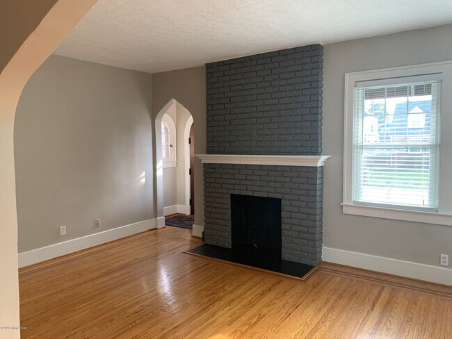 Building Photo - 423 Wendover Ave