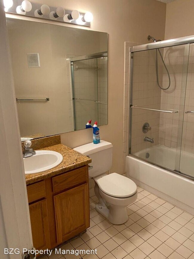 Building Photo - 2 br, 2 bath House - 821 Lyons Rd. #21-205