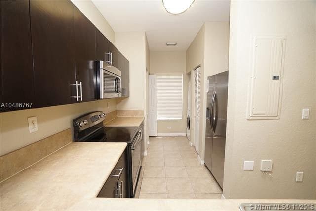 Building Photo - 4900 SW 140th Terrace