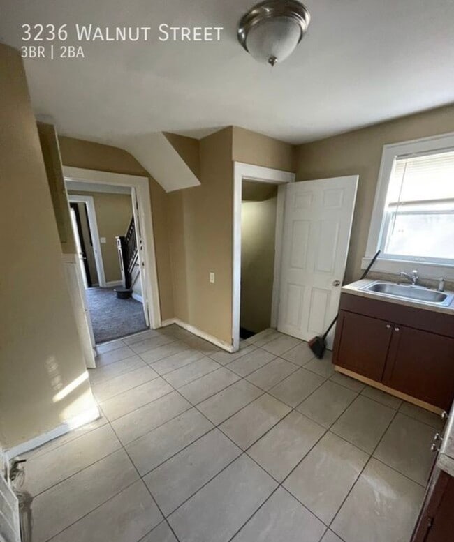 Building Photo - 3236 Walnut St