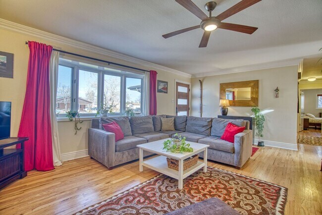 Building Photo - Stunning & Spacious South Boulder Home ***...