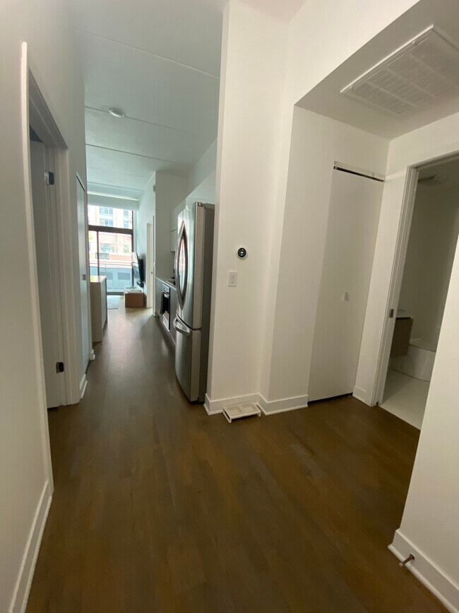 Foto del edificio - 650 W Wayman St
