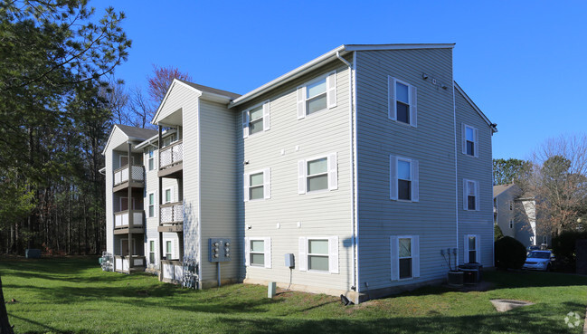 Building Photo - Laurel Pines