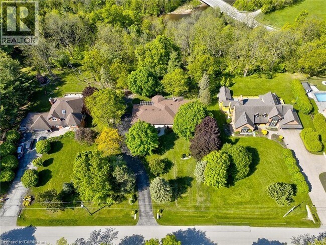 Photo du bâtiment - 10158 Old Pine Crest Rd