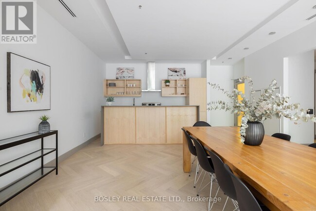 Building Photo - 38 Howard Park Ave