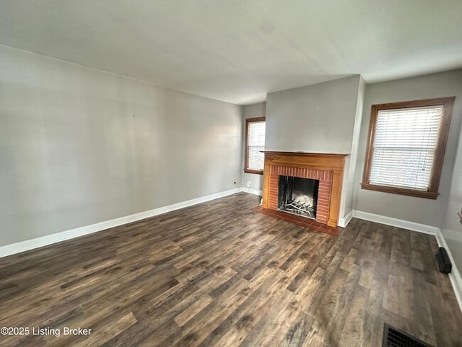 Foto del edificio - 332 E Esplanade Ave