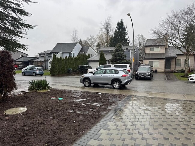 Building Photo - 6060 Brooks Cres