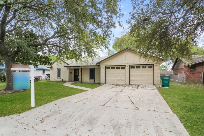 Foto principal - 701 Inwood Dr