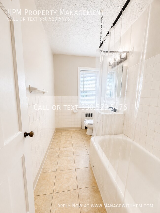Foto del edificio - 3363 Warrensville Center Rd