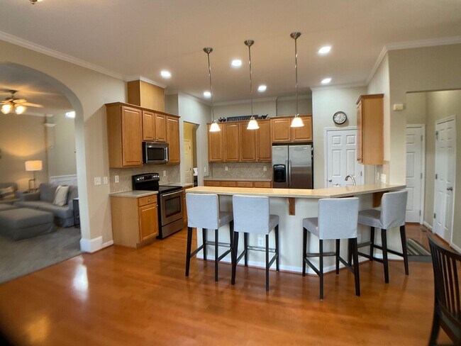 Photo - Meticulously maintained 3 bed, fenced yard... House