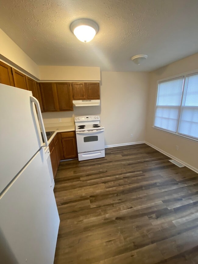 Foto del edificio - 2119 Rock Creek Dr