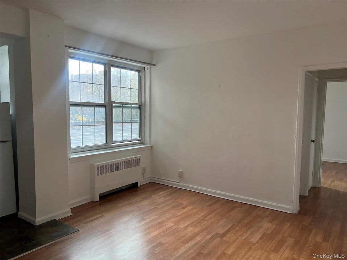 Building Photo - 230 Pelham Rd