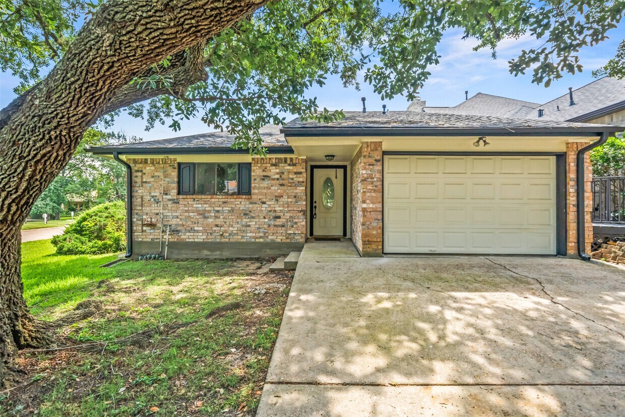 Foto principal - 101 Fairway View Ln