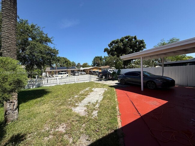 Foto del edificio - 525 NW 15th Terrace