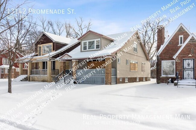 Foto del edificio - Spacious 5-Bedroom Home in Detroit – Comfo...