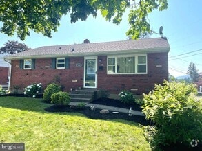 Building Photo - 314 Willow Rd