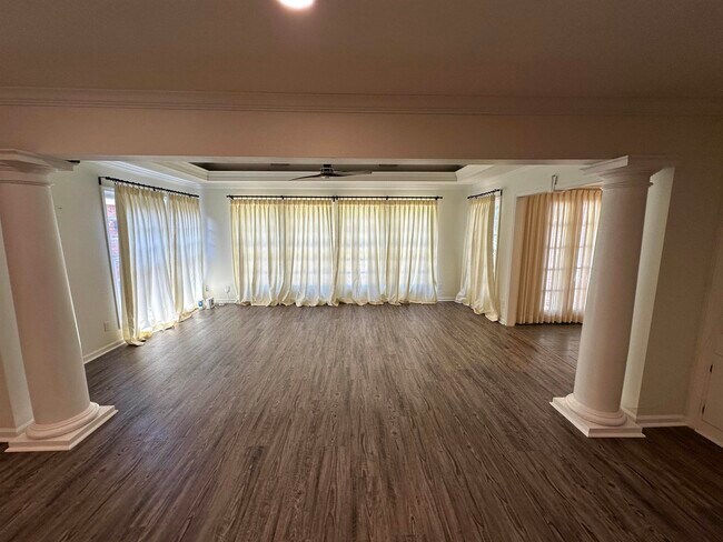 Building Photo - 289 Woodmont Dr