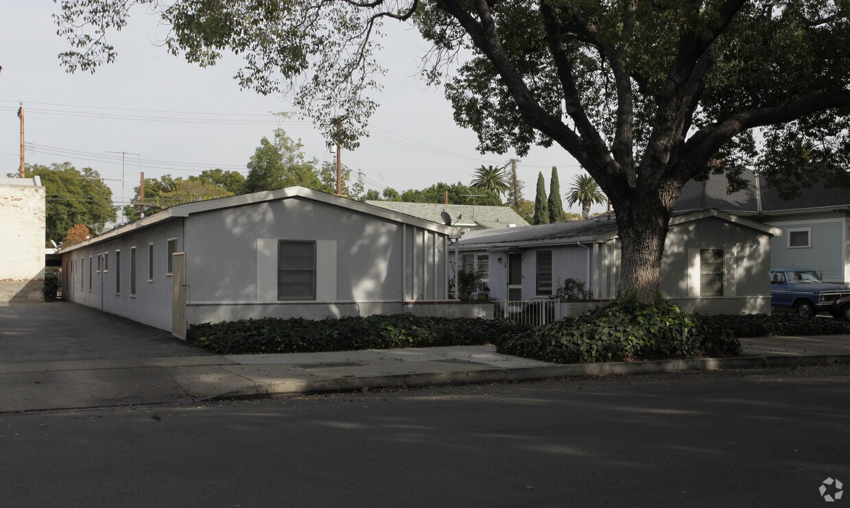 Foto del edificio - 821-823 N Minter St