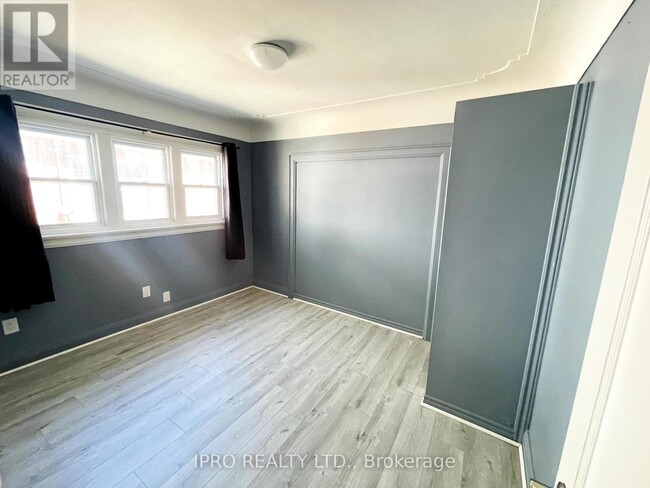 Building Photo - 102 Dalewood Ave
