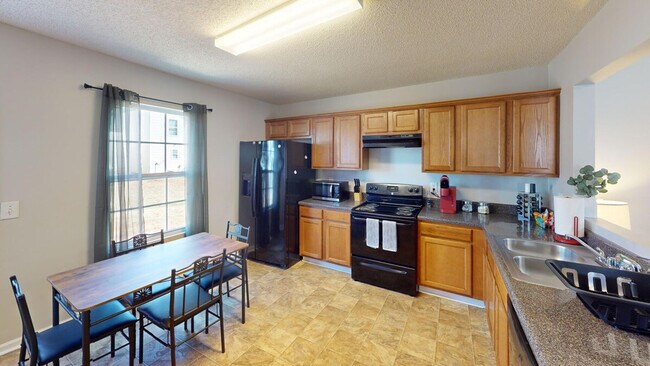 Foto del edificio - 56 Middleton Ct
