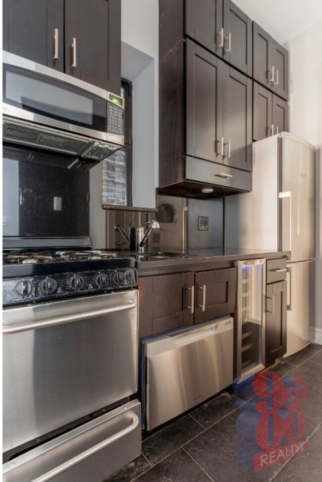 Foto del edificio - 5 W 37th St