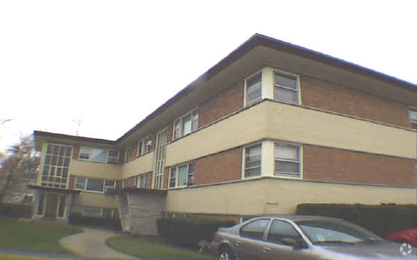 Foto principal - 7540-7544 N Waukegan Rd