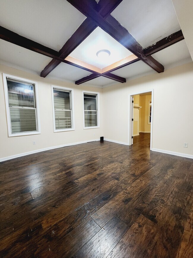 Building Photo - 449 Avon Ave