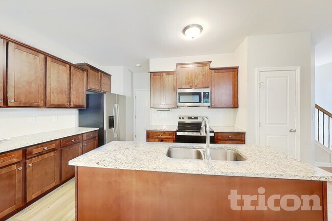 Building Photo - 2292 Shady Dr