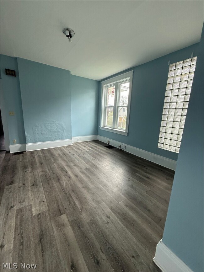 Foto del edificio - 732 Elberon Ave