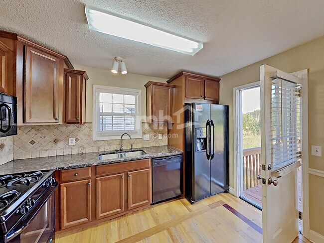 Foto del edificio - 387 Moreland Cir