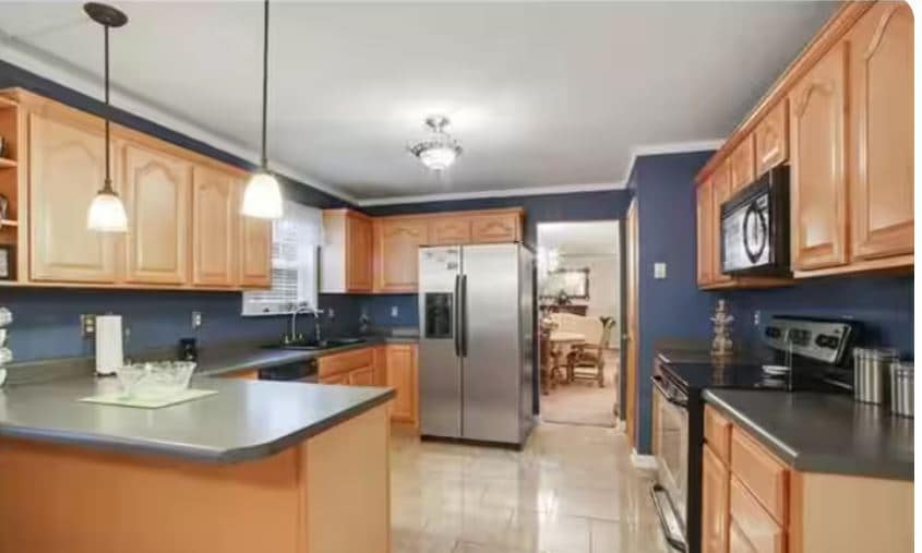 Kitchen - 852 Fairfield Ave