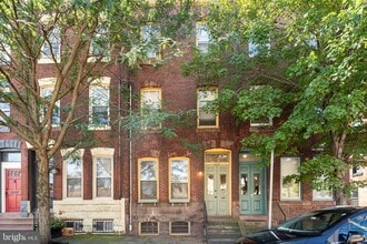 Building Photo - 2324 Poplar St