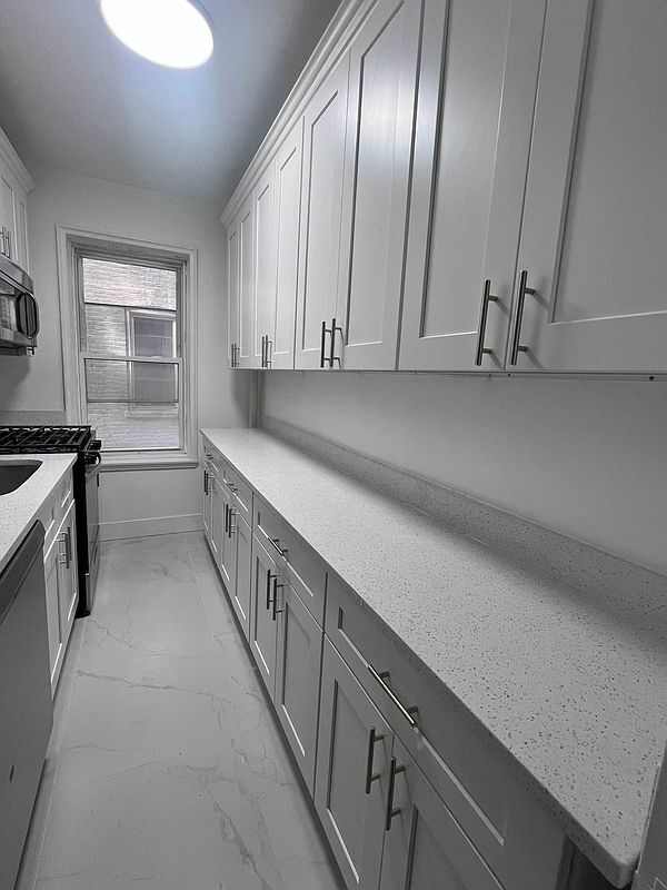 Building Photo - 3810 Greystone Ave