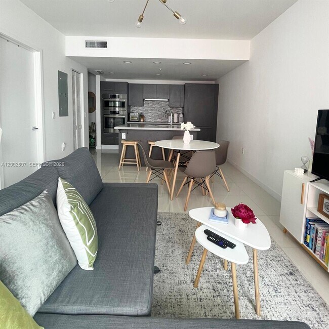 Foto del edificio - 7875 NW 107th Ave