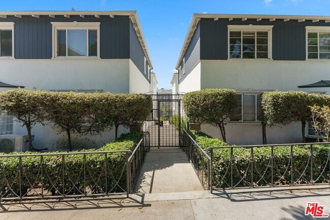 Building Photo - 8736 Holloway Dr