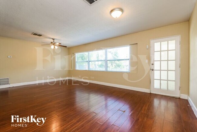 Foto del edificio - 630 N Lakemont Ave