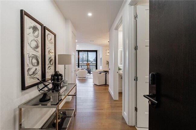 Building Photo - 2425 Peachtree Rd NE