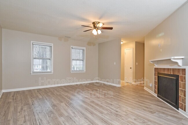 Foto del edificio - 4901 Carolwood Dr
