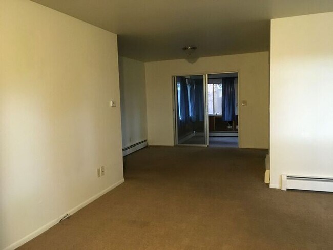 Building Photo - 2 Bed, 1.5 Bath Duplex for Rent in Fort Co...