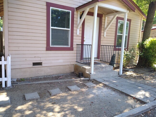 Foto del edificio - 2-232 C St