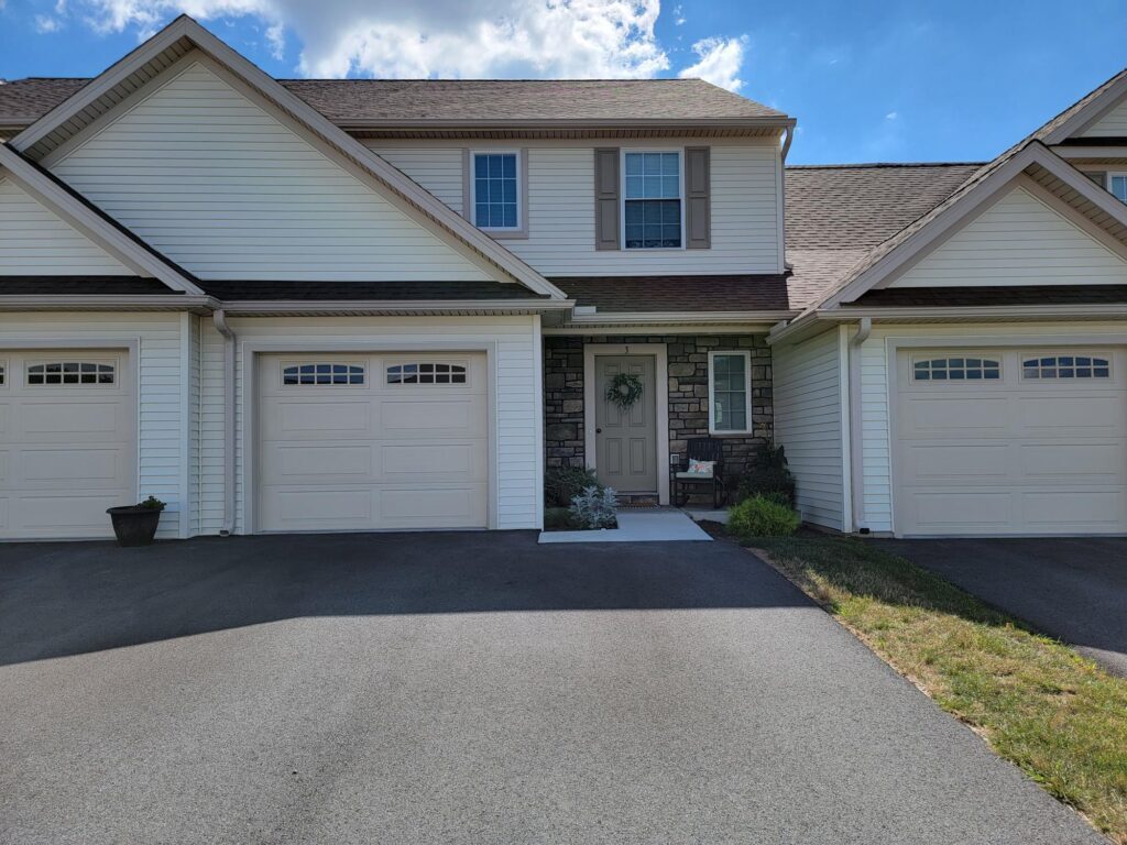 3 Broken Arrow Dr, Elizabethtown, PA 17022 Townhome Rentals in