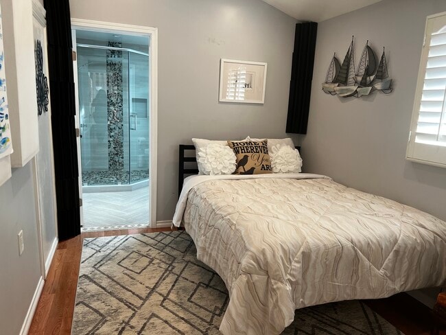 The Bedroom - 207 Avenue C