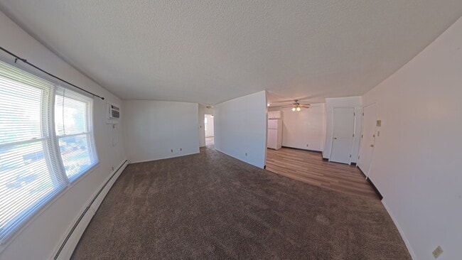 Building Photo - 405 SW Elm St