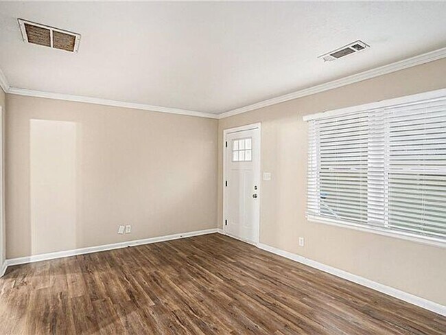 Foto del edificio - Beautiful 3-Bedroom Home with Spacious Backyard in Decatur