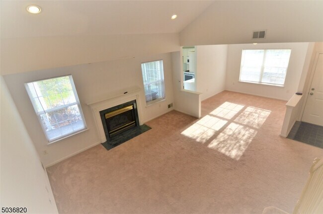 Building Photo - 343 Wren Ln