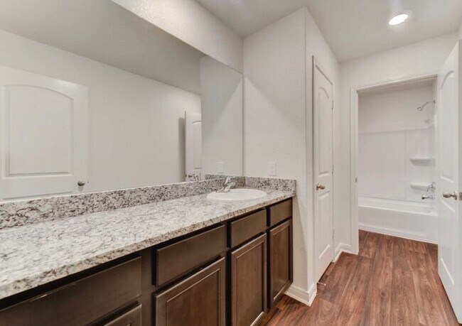 Foto del edificio - 14926 Harbor Lndg