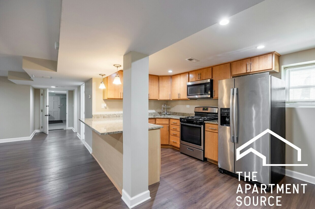 Primary Photo - 2118 N Avers Ave