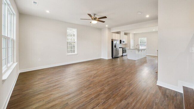 Foto del edificio - 3 bedroom Townhome- Available January 1st