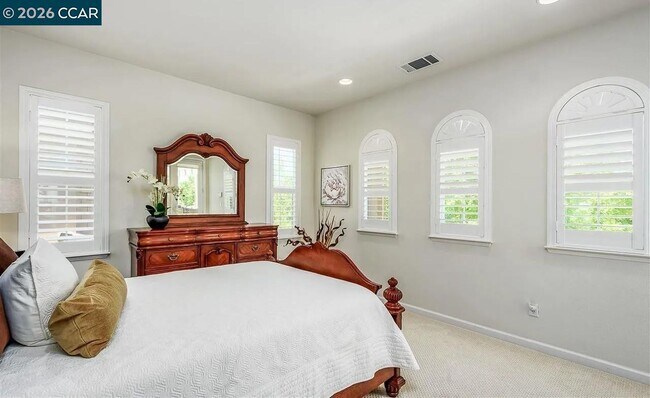 Foto del edificio - 2077 Arlington Way