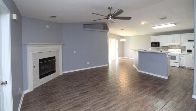 Foto del edificio - Spacious Southwest Pensacola Home with 2-C...